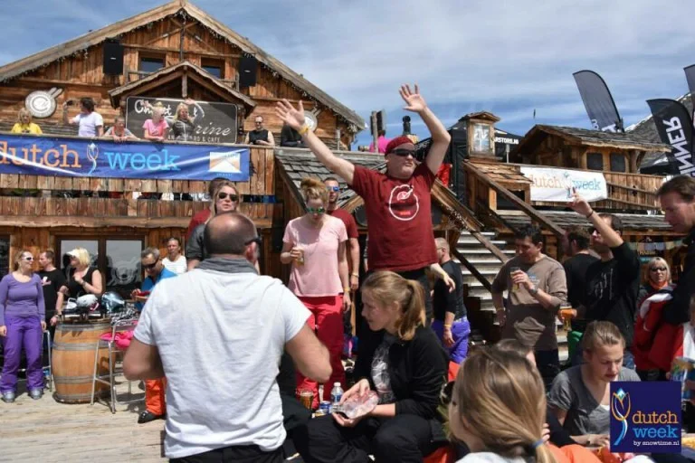 Een menigte die samen geniet van een evenement